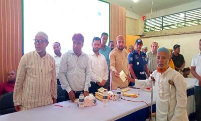 বিরলে ২৩৩ দুস্থ পরিবারের মাঝে নগদ অর্থ বিতরণ