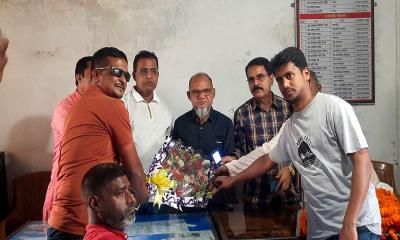 দিনাজপুর জেলা মটর পরিবহন শ্রমিক ইউনিয়নের নেতাদের সংবর্ধনা দিল হিলি কমিটি