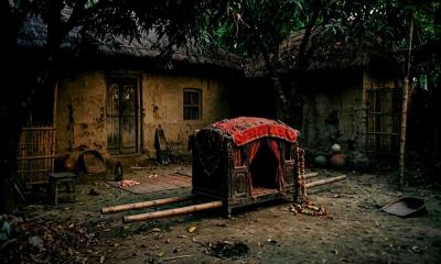 মেয়েরা বিএ পাস দিচ্ছে‍‍` মরীচিকা গল্পে দুই মেরুর দ্বন্দ্ব