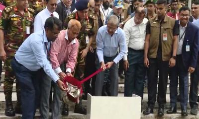 বঙ্গভবনের সিংহ পুকুরে মাছের পোনা অবমুক্ত করলেন রাষ্ট্রপতি
