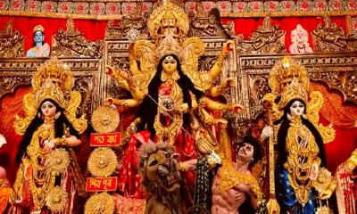 মহাসপ্তমীর সন্ধ্যায় শান্তি ও সম্প্রীতির প্রার্থনা: বনানীতে প্রশাসক
