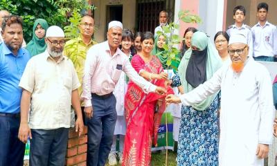 দিনাজপুরে চেহেলগাজী শিক্ষা নিকেতনে বৃক্ষরোপণ কর্মসূচি অনুষ্ঠিত