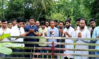 ফেনীতে জুলাই শহীদদের কবর জিয়ারত করলেন হাসনাত আবদুল্লাহ