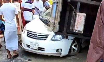 বালুবাহী ট্রাক উল্টে মা-ছেলেসহ নিহত ৩