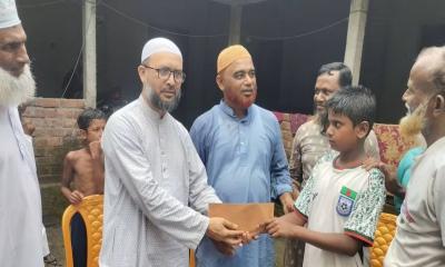 পঞ্চগড়ে আগুনে ক্ষতিগ্রস্ত পরিবারের পাশে দাঁড়াল জামায়াতে ইসলামী