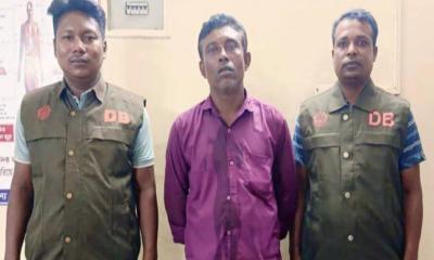 দিনাজপুরে ডিবি পুলিশের অভিযানে ডলার প্রতারক গ্রেপ্তার