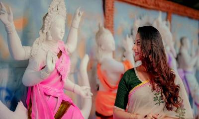 দেবী দুর্গা নারীর ভেতরের শক্তি: আলোর দিশারি