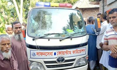 বীরগঞ্জের মেধাবী শিক্ষার্থী মনিরার স্বপ্ন থামল সড়কে, শোকে স্তব্ধ স্বজনেরা