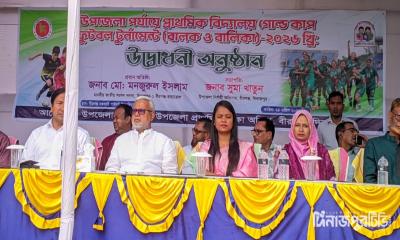 বীরগঞ্জে প্রাথমিক বিদ্যালয় গোল্ড কাপ ফুটবলের উদ্বোধন