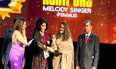 রন্টি দাশ ঢালিউড অ্যাওয়ার্ডে পেলেন সেরা মেলোডি গায়িকার বিশেষ সম্মাননা