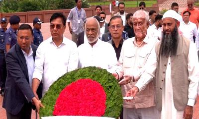 জাতীয় স্মৃতিসৌধে শ্রদ্ধা জানালেন নতুন মন্ত্রী-প্রতিমন্ত্রীরা