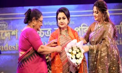 অভিনেত্রী নূতন ভূষিত হলেন আজীবন সম্মাননায়