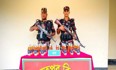 বিরল সীমান্তে বিজিবির অভিযানে ৩৭ বোতল ভারতীয় মদ উদ্ধার