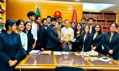 অ্যাটর্নি জেনারেলের সাথে খাগড়াছড়ি জেলা পরিষদের চেয়ারম্যানের সাক্ষাৎ