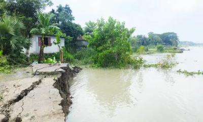 সুগন্ধা নদীর ভাঙন: ঝুঁকিতে বাবুগঞ্জ বাজার ও বিমানবন্দর