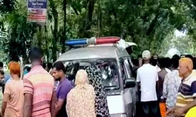 বীরগঞ্জে পিকআপের ধাক্কায় মোটরসাইকেল আরোহী মা ও ছেলে নিহত