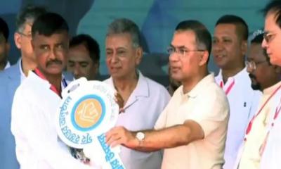 বাঁশখালীতে বন্যায় ক্ষতিগ্রস্তদের হাতে নতুন ঘরের চাবি তুলে দিলেন প্রধানমন্ত্রী
