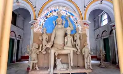 অসুরবধ নেই, মা এখানে দ্বিভুজা  মণ্ডলবাড়ির ঐতিহ্যবাহী পূজা