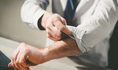 হাতা গুটিয়ে নামাজ পড়লে কি আদায় হবে