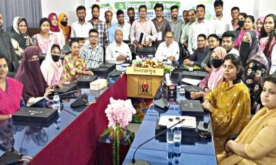দিনাজপুরে ফ্যামিলি কার্ডের তথ্য সংগ্রহ শুরু: বাড়ি বাড়ি যাচ্ছেন কর্মীরা