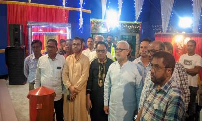 বীরগঞ্জে দুর্গাপূজা মণ্ডপ পরিদর্শন করলেন সংসদ সদস্য মনজুরুল ইসলাম