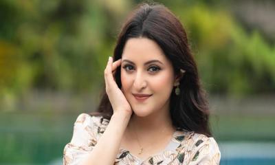 পরীমণির জন্মদিনে উড়োজাহাজে করে শিউলি ফুল পাঠালেন কে?