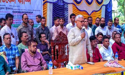 বীরগঞ্জে ফ্রি মেডিকেল ক্যাম্পে রোগীদের বিনামূল্যে সেবা
