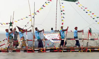 বাঁশের ভেলায় ১০ দিন ভেসে উত্তরবঙ্গ থেকে আটরশি যাত্রা