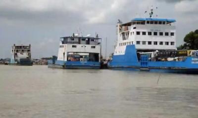 কালবৈশাখী ঝড়ে পাটুরিয়া-দৌলতদিয়া রুটে ফেরি চলাচল বন্ধ