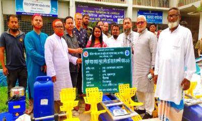 দিনাজপুরের বীরগঞ্জে আধুনিক মৎস্য চাষ উপকরণ বিতরণ