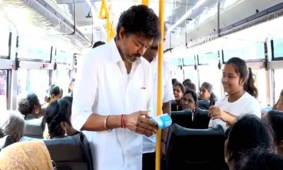 মুখ্যমন্ত্রী বিজয় নিজেই বাসের টিকিট কাটলেন চেন্নাইয়ে