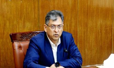 ক্রসফায়ারে জিরো টলারেন্স নীতি সরকারের, স্বরাষ্ট্রমন্ত্রী