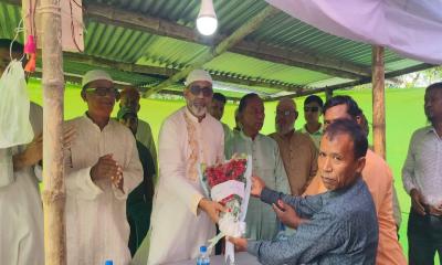 চিরিরবন্দরে পূজামণ্ডপ পরিদর্শন করলেন হুইপ আখতারুজ্জামান মিয়া