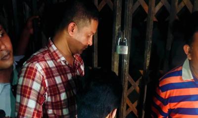 নরসিংদীতে মদের দোকানে তালা দিল যুবদল ও ছাত্রদল