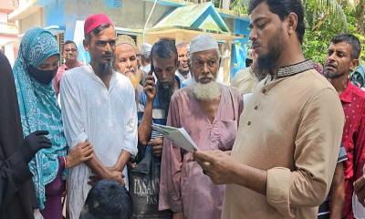 বাউফলে সাধারণ মানুষের মুখোমুখি ড. মাসুদ