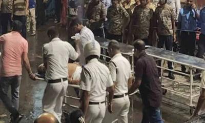 কলকাতায় পূজামণ্ডপ ভেঙে পদদলিত হয়ে ১৯ জনের মৃত্যু: আহত অন্তত ২৫