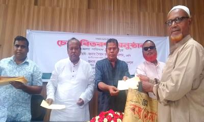দিনাজপুরে মসজিদ ও মন্দির সংস্কারে অনুদানের চেক বিতরণ করলেন এমপি জাহাঙ্গীর