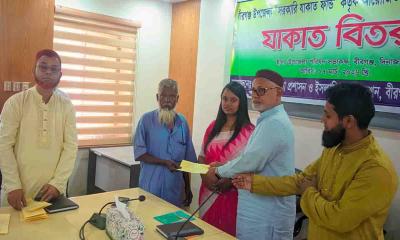 বীরগঞ্জে ৩৮ পরিবারের মাঝে সরকারি যাকাতের অর্থ বিতরণ