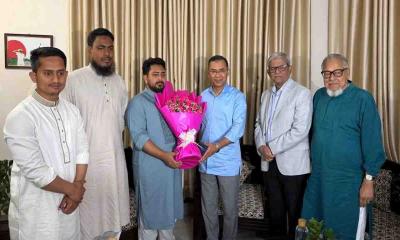 নাহিদ ইসলামের বাসায় তারেক রহমান
