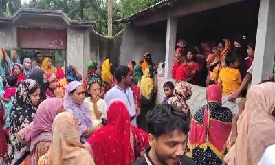 নীলফামারীতে গৃহবধূর ঝুলন্ত মরদেহ উদ্ধার শ্বশুরবাড়ির সবাই পলাতক
