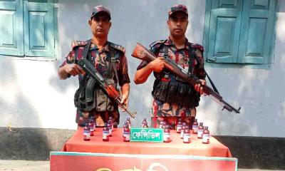 পীরগঞ্জে মাদকবিরোধী অভিযানে ২০ বোতল ফেনসিডিল উদ্ধার