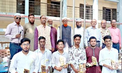 দিনাজপুরের চেহেলগাজী স্কুলের ৮ শিক্ষার্থী পেল সম্মাননা