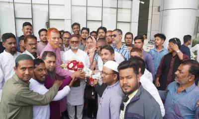 সৈয়দপুর বিমানবন্দরে এমপি মনজুরুলকে রাজকীয় সংবর্ধনা