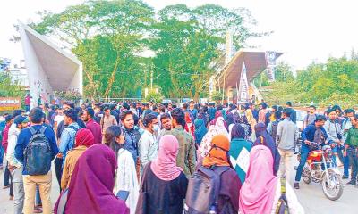 শাকসু নির্বাচন স্থগিতের প্রতিবাদে উত্তাল শাহজালাল বিশ্ববিদ্যালয়