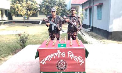 ঠাকুরগাঁও সীমান্তে বিজিবির অভিযানে মদ উদ্ধার