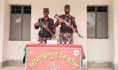 পীরগঞ্জ সীমান্তে বিজিবির অভিযানে ২৪ বোতল ফেন্সিডিল উদ্ধার