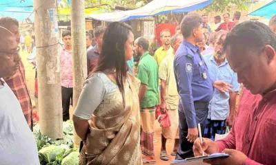 বেশি দামে তেল বিক্রি বীরগঞ্জে দুই দোকানে জরিমানা