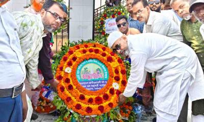 স্বাধীনতা দিবসে চিরিরবন্দর বিএনপির শ্রদ্ধা ও দোয়া মাহফিল