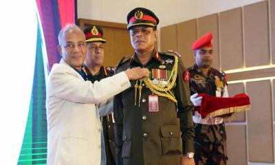 বিজিবি দিবসে কৃতিত্বপূর্ণ কাজের স্বীকৃতিস্বরূপ পদক প্রদান