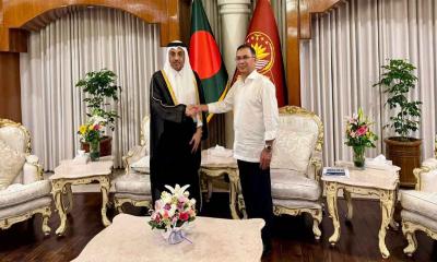 প্রধানমন্ত্রীর সঙ্গে কাতারের শ্রমমন্ত্রীর বৈঠক